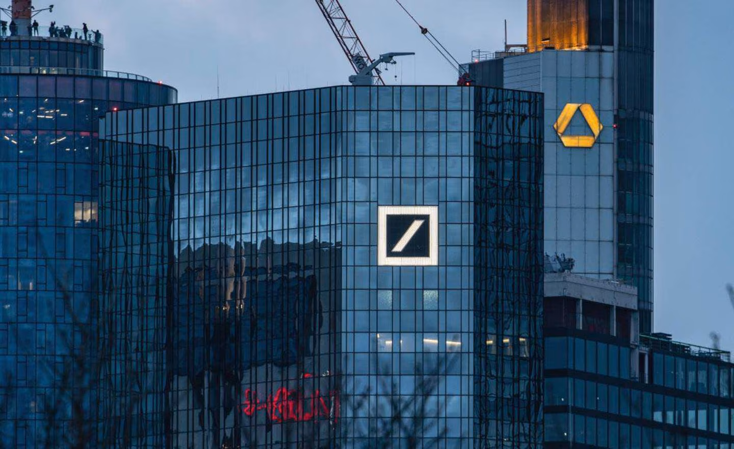 Deutsche bank commerzbank dpa 118407492 jpg